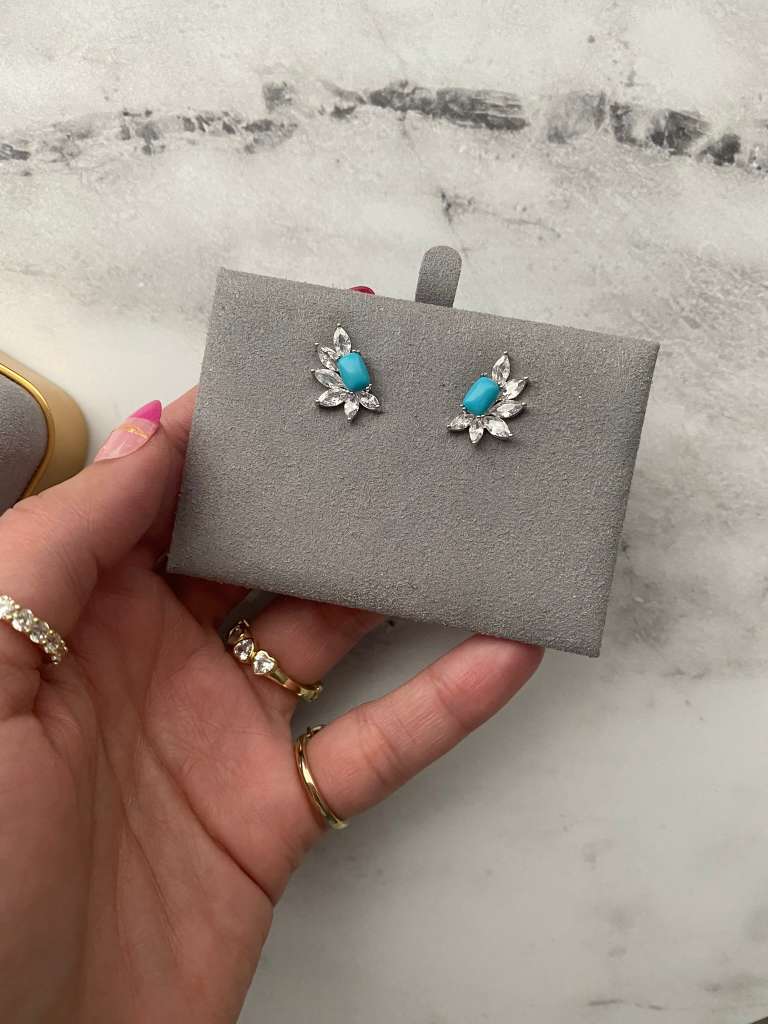 Elegant and fresh, these leaf-shaped earrings feature a radiant aqua blue stone surrounded by marquise-cut zirconias that create a soft, luminous sparkle.
Crafted in 925 sterling silver, their delicate yet striking design makes them perfect for both everyday wear and special occasions.
A subtle pop of color that feels timeless and refined. 
size: medium studs
