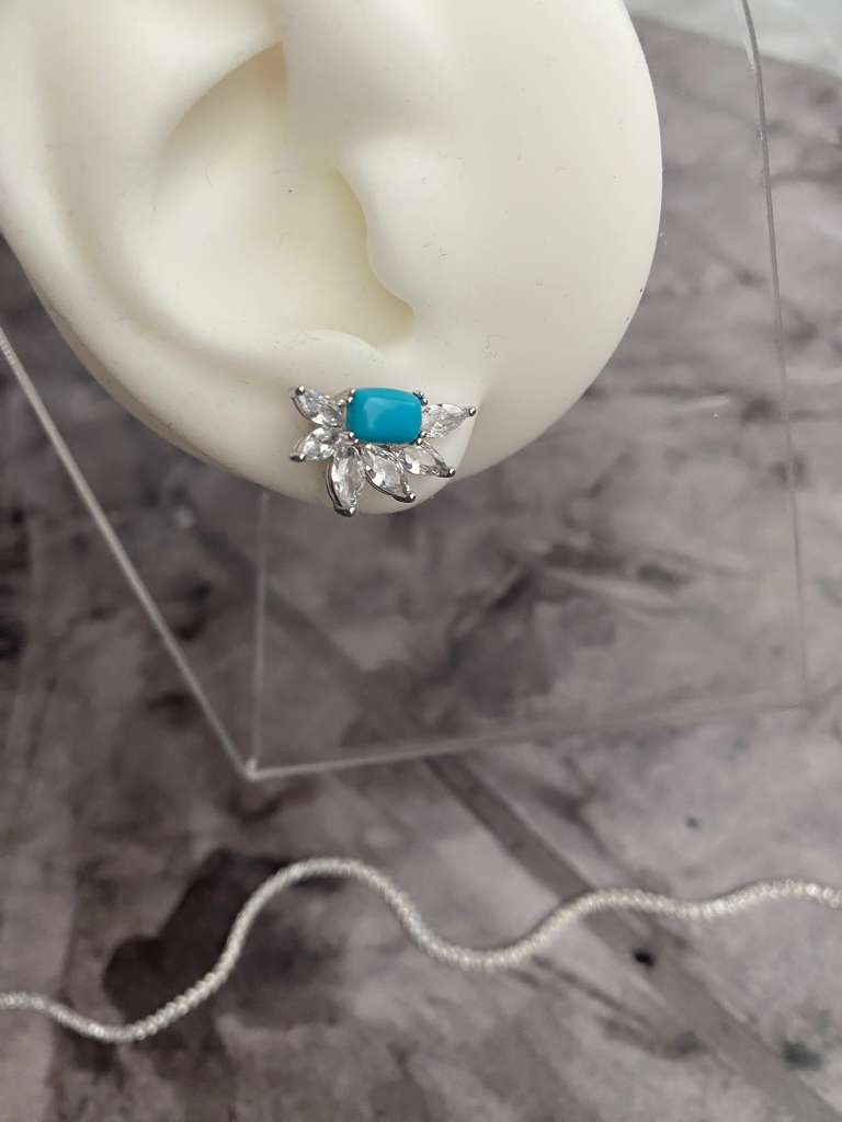 Elegant and fresh, these leaf-shaped earrings feature a radiant aqua blue stone surrounded by marquise-cut zirconias that create a soft, luminous sparkle.
Crafted in 925 sterling silver, their delicate yet striking design makes them perfect for both everyday wear and special occasions.
A subtle pop of color that feels timeless and refined. 
size: medium studs
