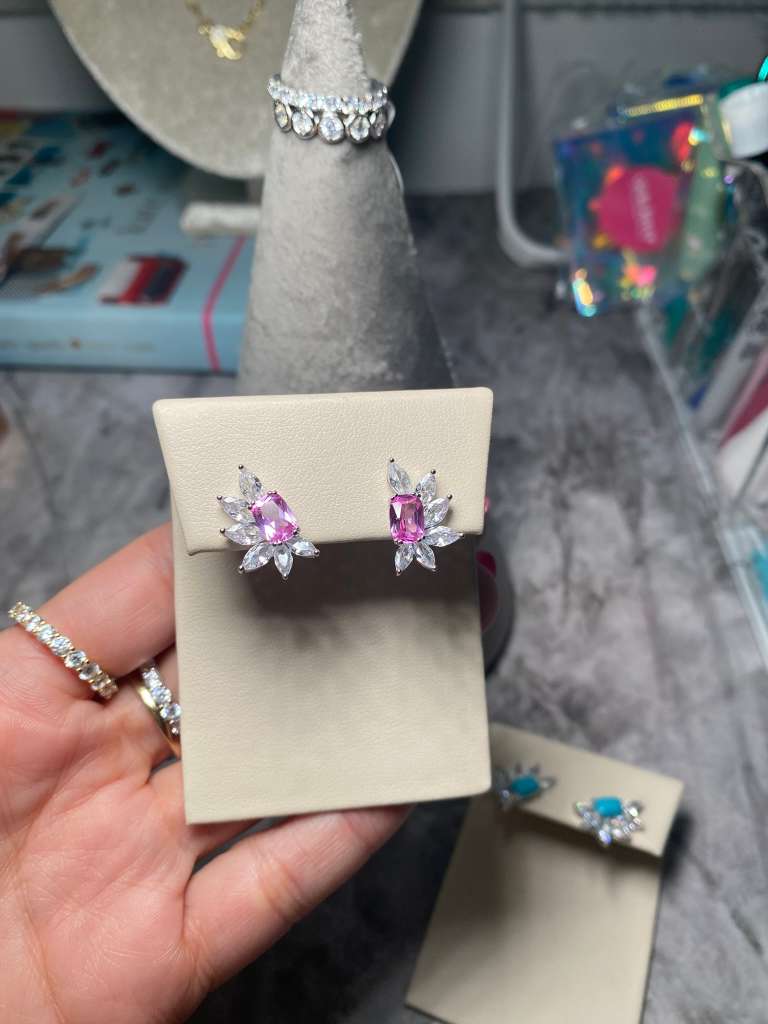 Elegant and fresh, these leaf-shaped earrings feature a radiant aqua blue stone surrounded by marquise-cut zirconias that create a soft, luminous sparkle.
Crafted in 925 sterling silver, their delicate yet striking design makes them perfect for both everyday wear and special occasions.
A subtle pop of color that feels timeless and refined. 
size: medium studs
