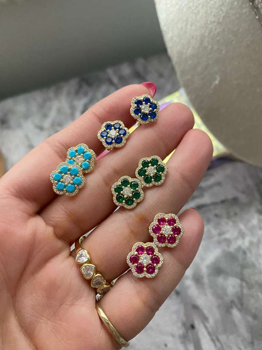 Delicate and luminous, these zirconia flowers feature a beautiful double-sized design that adds a dynamic, sparkling touch. 
Each 10mm flower is carefully crafted in 925 sterling silver with an 18k gold plating — the perfect balance between elegance and everyday shine.
A timeless piece that brings a soft, radiant glow to any look.