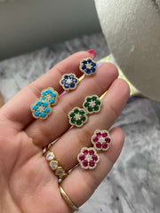 Delicate and luminous, these zirconia flowers feature a beautiful double-sized design that adds a dynamic, sparkling touch. 
Each 10mm flower is carefully crafted in 925 sterling silver with an 18k gold plating — the perfect balance between elegance and everyday shine.
A timeless piece that brings a soft, radiant glow to any look.