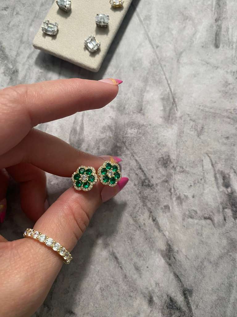 Elegant and fresh, these leaf-shaped earrings feature a radiant aqua blue stone surrounded by marquise-cut zirconias that create a soft, luminous sparkle.
Crafted in 925 sterling silver, their delicate yet striking design makes them perfect for both everyday wear and special occasions.
A subtle pop of color that feels timeless and refined. 
size: medium studs
