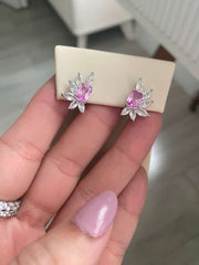 Elegant and fresh, these leaf-shaped earrings feature a radiant aqua blue stone surrounded by marquise-cut zirconias that create a soft, luminous sparkle.
Crafted in 925 sterling silver, their delicate yet striking design makes them perfect for both everyday wear and special occasions.
A subtle pop of color that feels timeless and refined. 
size: medium studs

